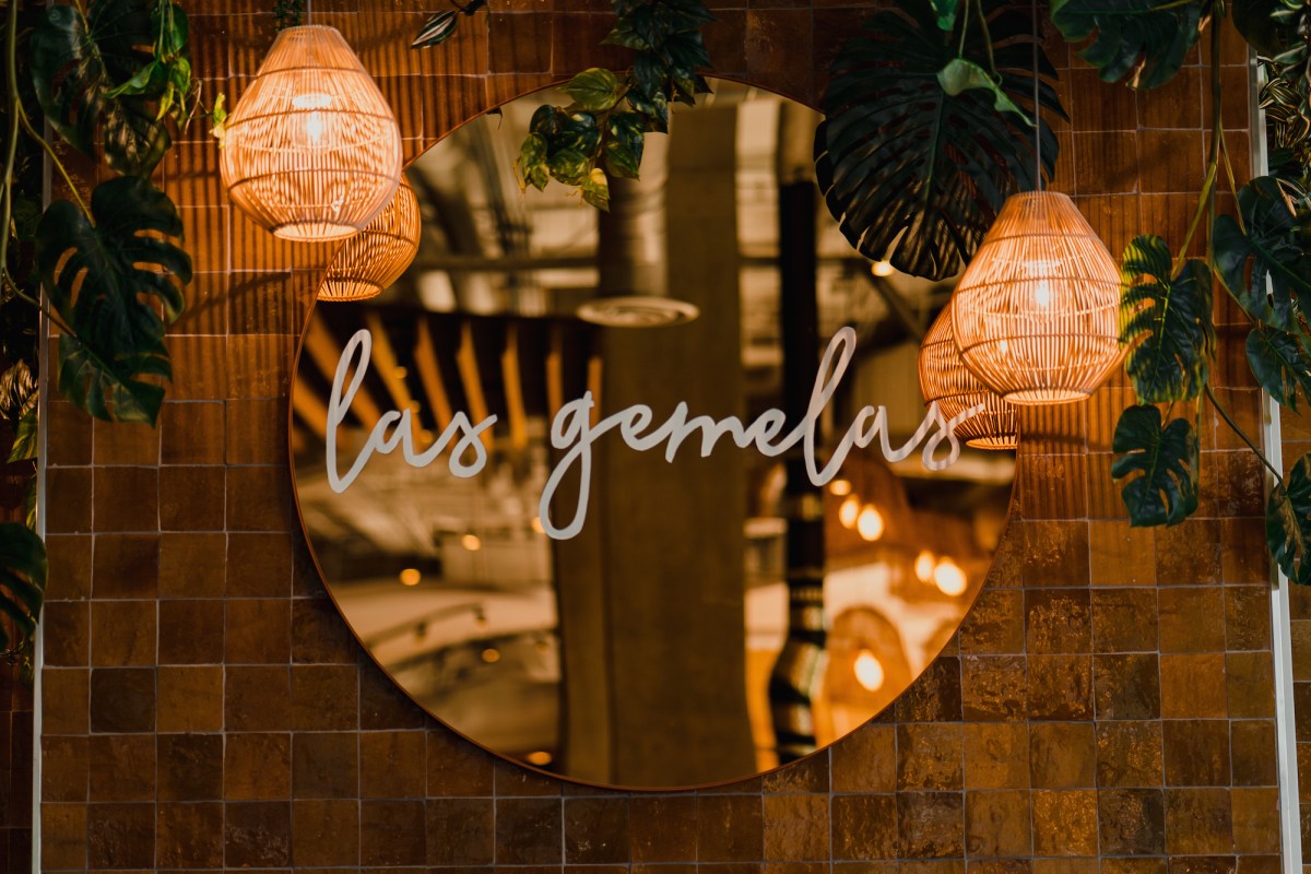 Las Gemelas sign