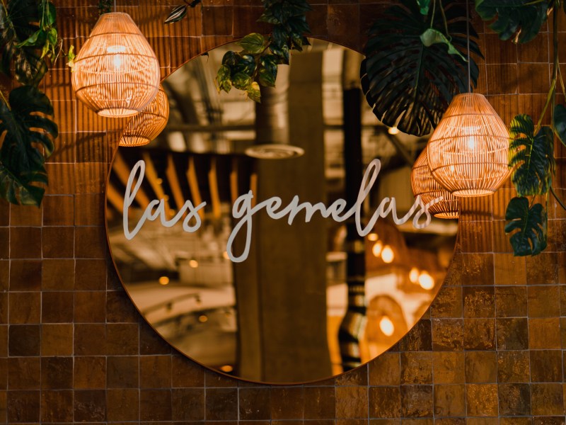 Las Gemelas sign