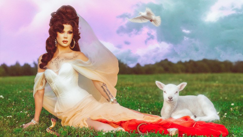 Drag star Willow Pill